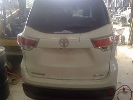 2014 TOYOTA HIGHLANDER WHITE LE 3.5L AT AWD.  Z24869